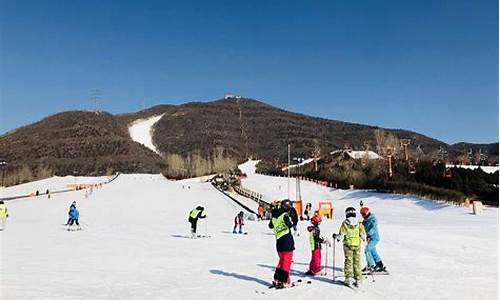 北京附近滑雪场度村_北京附近的滑雪场